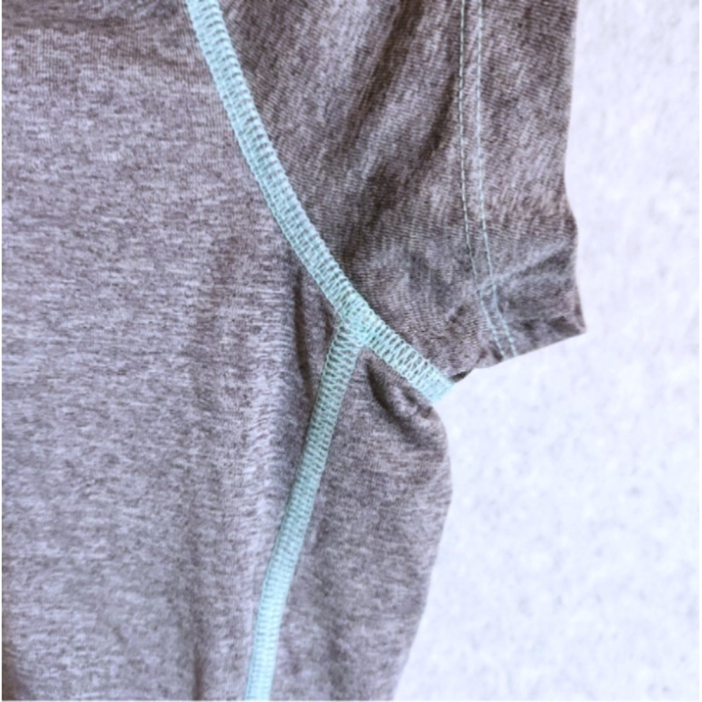 The North Face Ruched T-Shirt Women's Size Medium Gray Blue Teal Short Sleeve - Picture 4 of 7